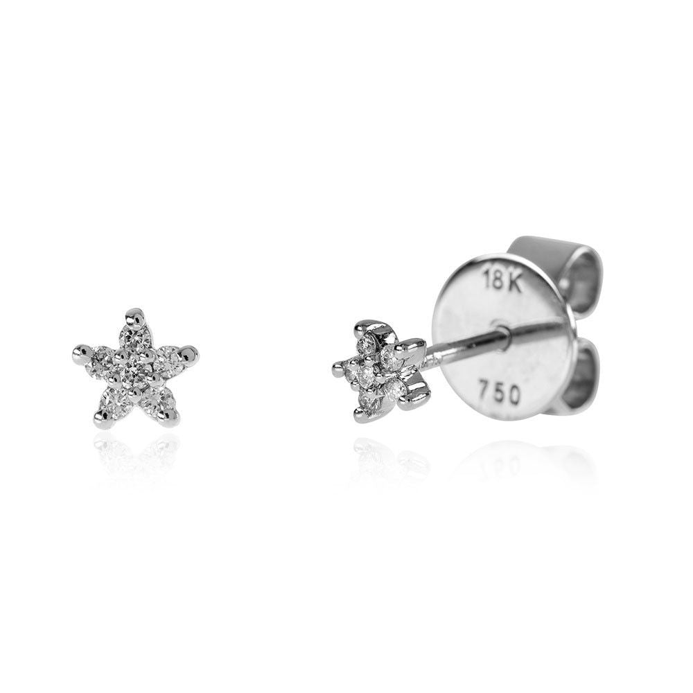 NÁUŠNICE Z BÍLEHO 18K ZLATA VE TVARU HVĚZDY S DIAMANTY