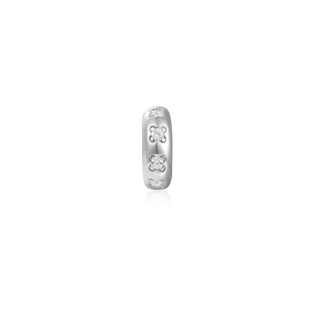 Stříbrný ear cuff