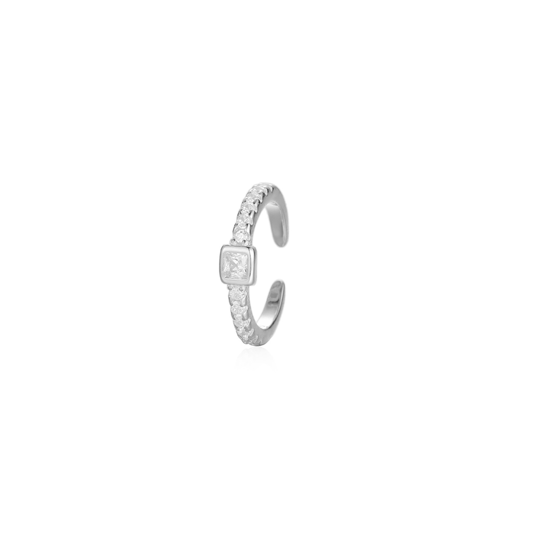 Stříbrný ear cuff