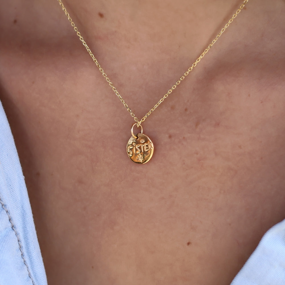 Zlatý náhrdelník s přívěskem "Love Sister"