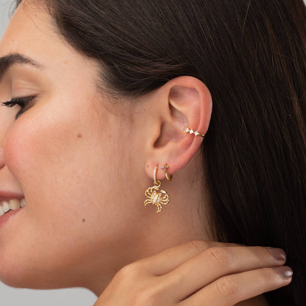Zlatý ear cuff se zirkony