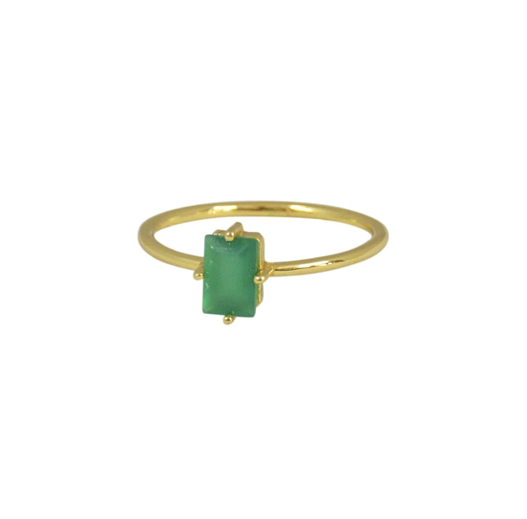 Fine gold ring and stone set with 4 claws