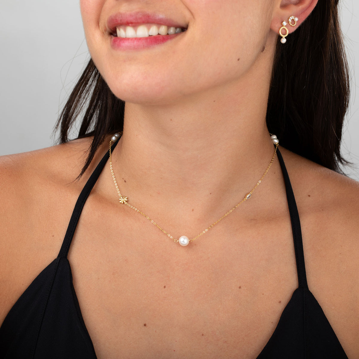 Silver Necklace with zircon, pearls and flower