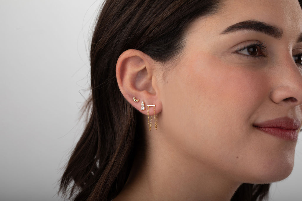 Bar with chain earrings