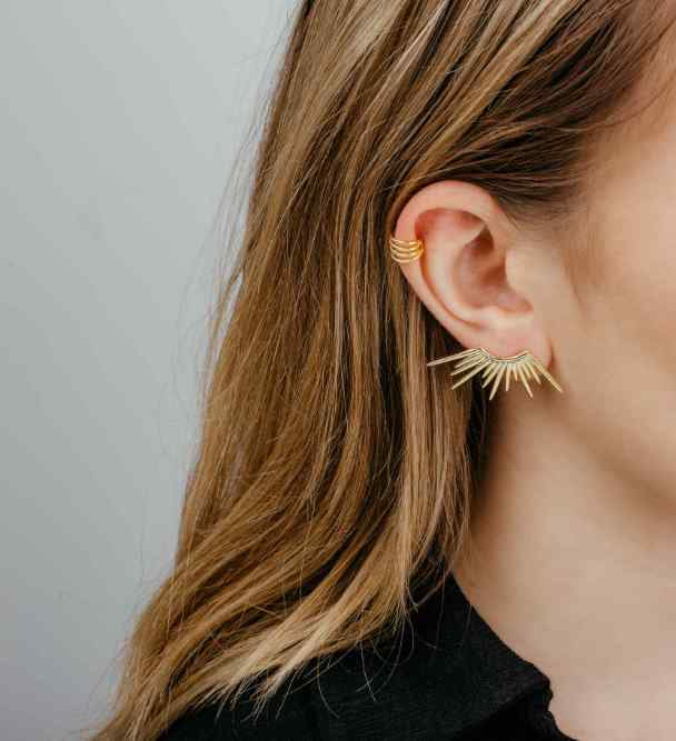Pozlacený ear cuff