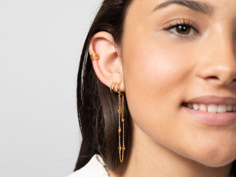 Pozlacený ear cuff