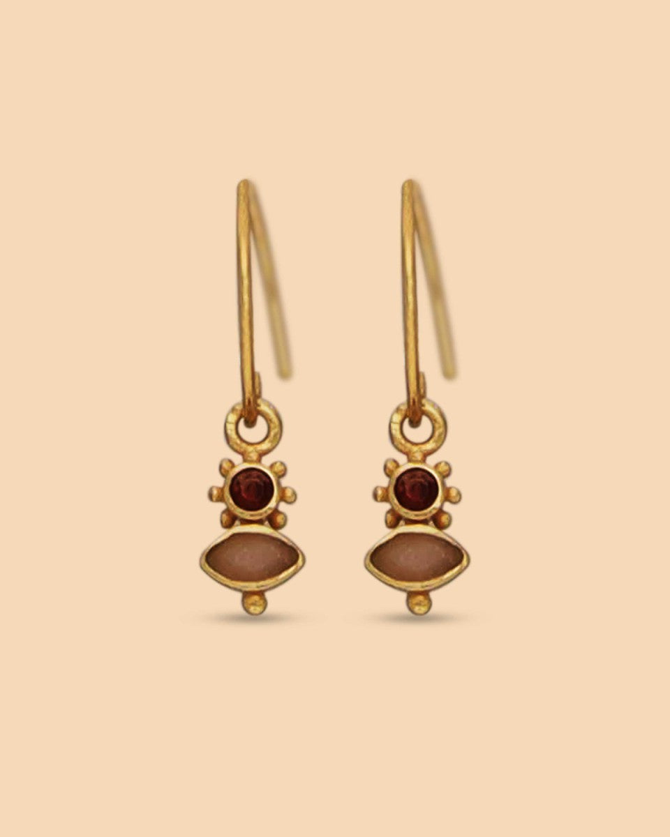 Earring Bernie hanging peach moonst. and garnet