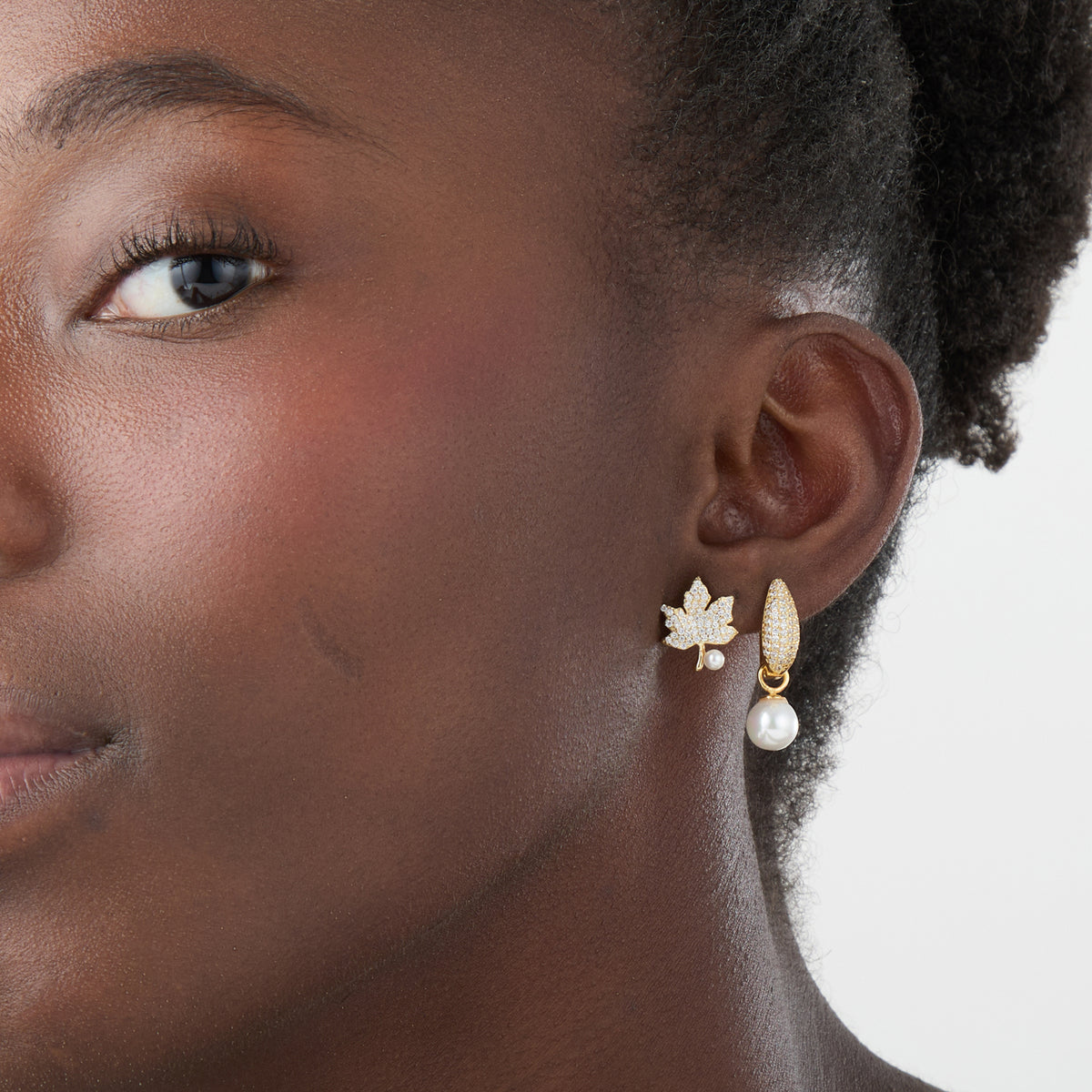 Silver Maple Leaf Earrings – 3 mm Pearl - Gold Plated